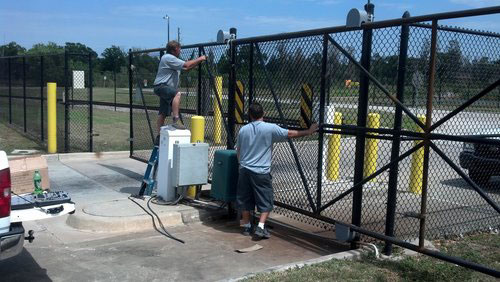 Florida-Gate-Masters-Techs-working